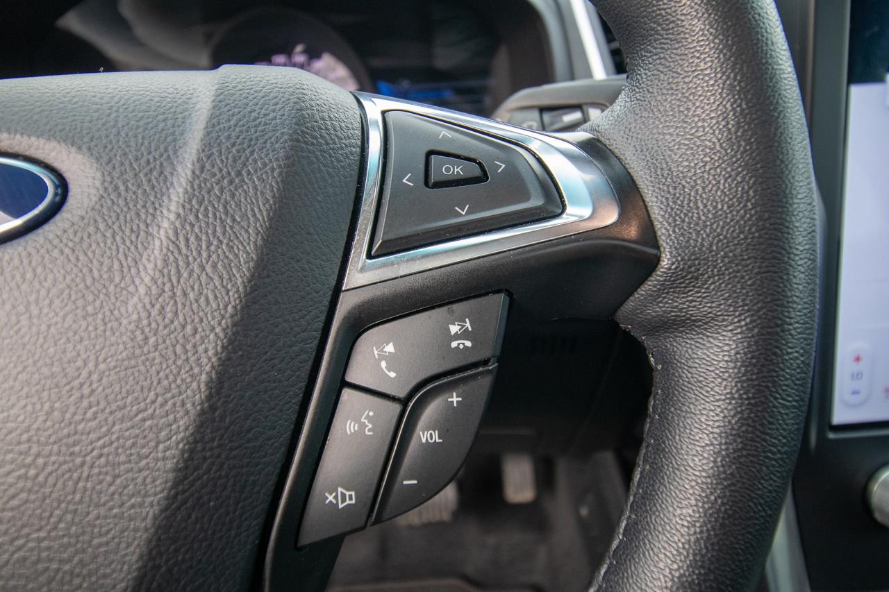 2024 Ford Edge Titanium AWD Photo5