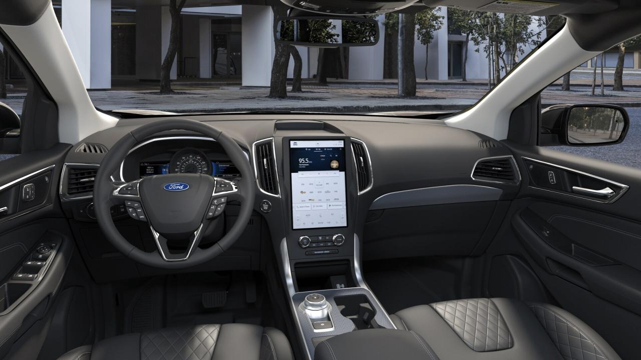 2024 Ford Edge Titanium Photo5