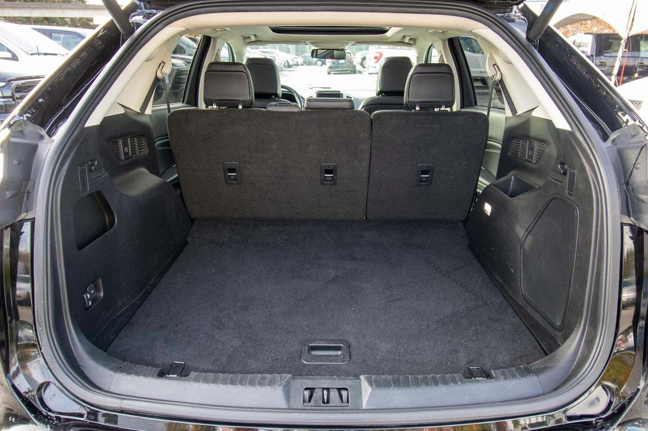 2024 Ford Edge Titanium AWD Photo5