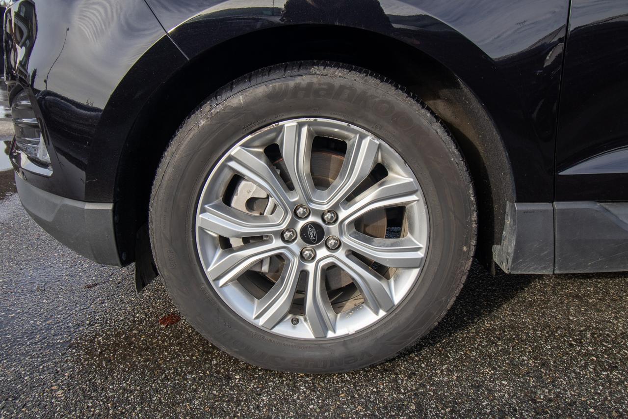 2024 Ford Edge Titanium AWD Photo5