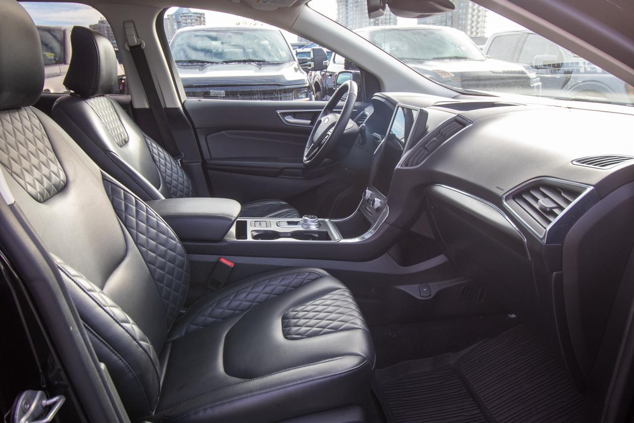 2024 Ford Edge Titanium AWD Photo5