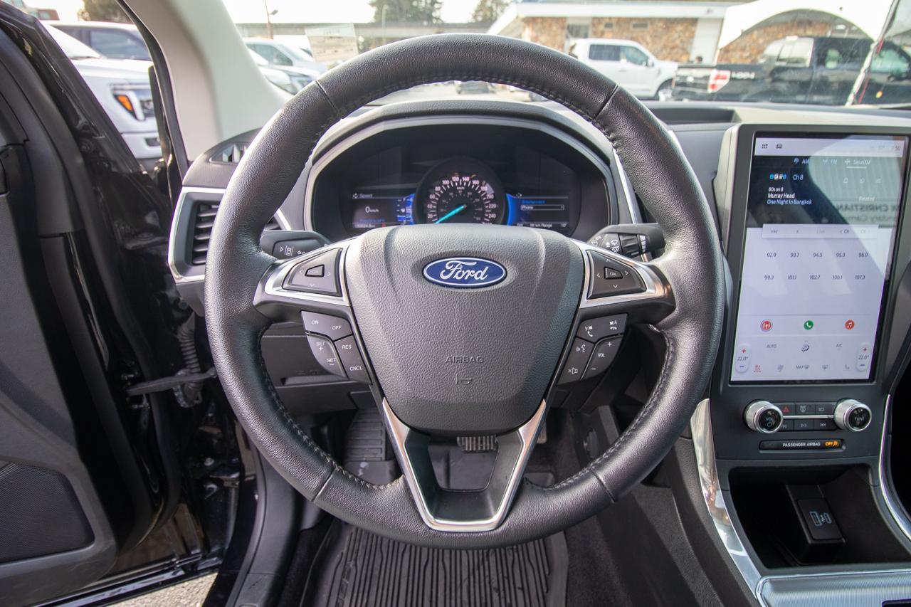 2024 Ford Edge Titanium AWD Photo5