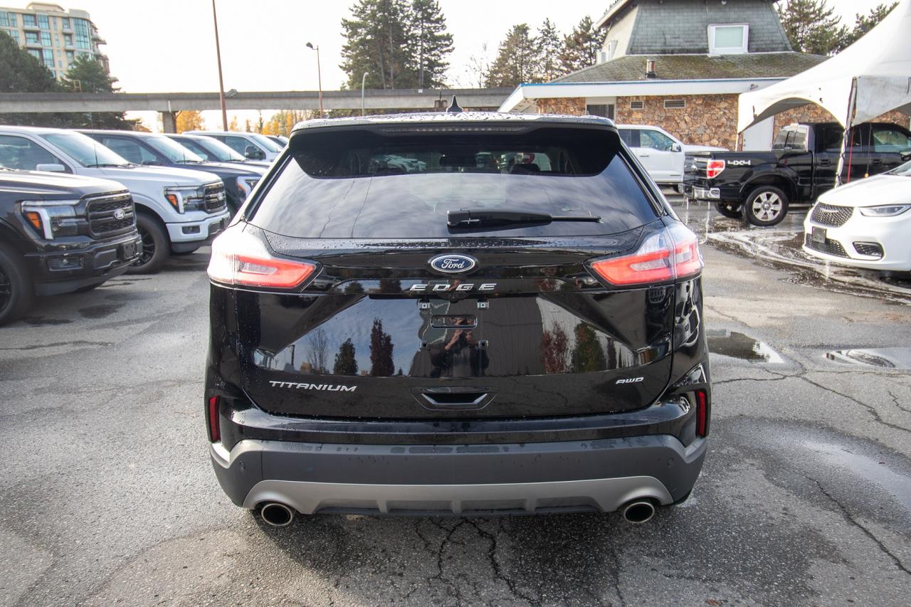 2024 Ford Edge Titanium AWD Photo5