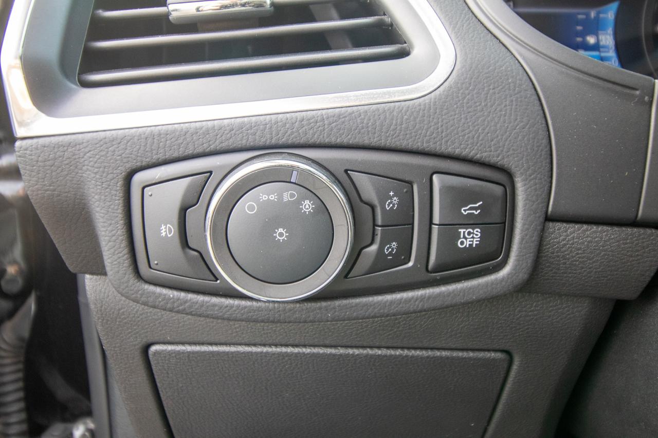 2024 Ford Edge Titanium AWD Photo5