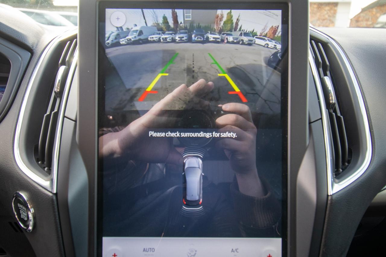 2024 Ford Edge Titanium AWD Photo5