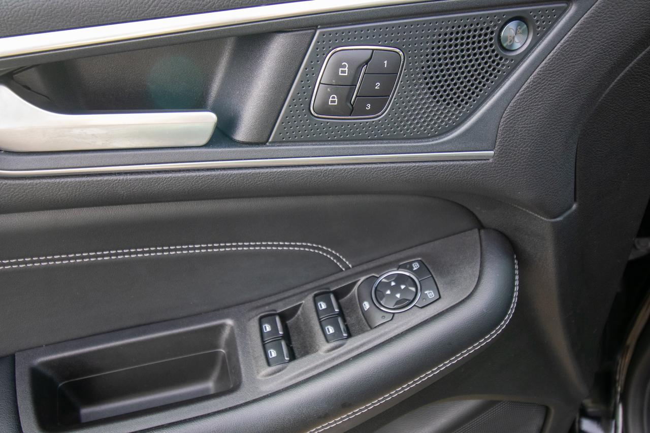 2024 Ford Edge Titanium AWD Photo5