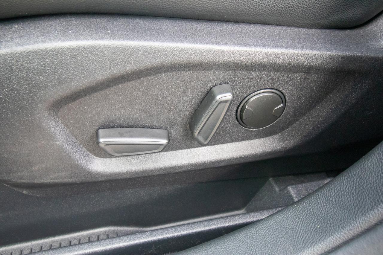 2024 Ford Edge Titanium AWD Photo5