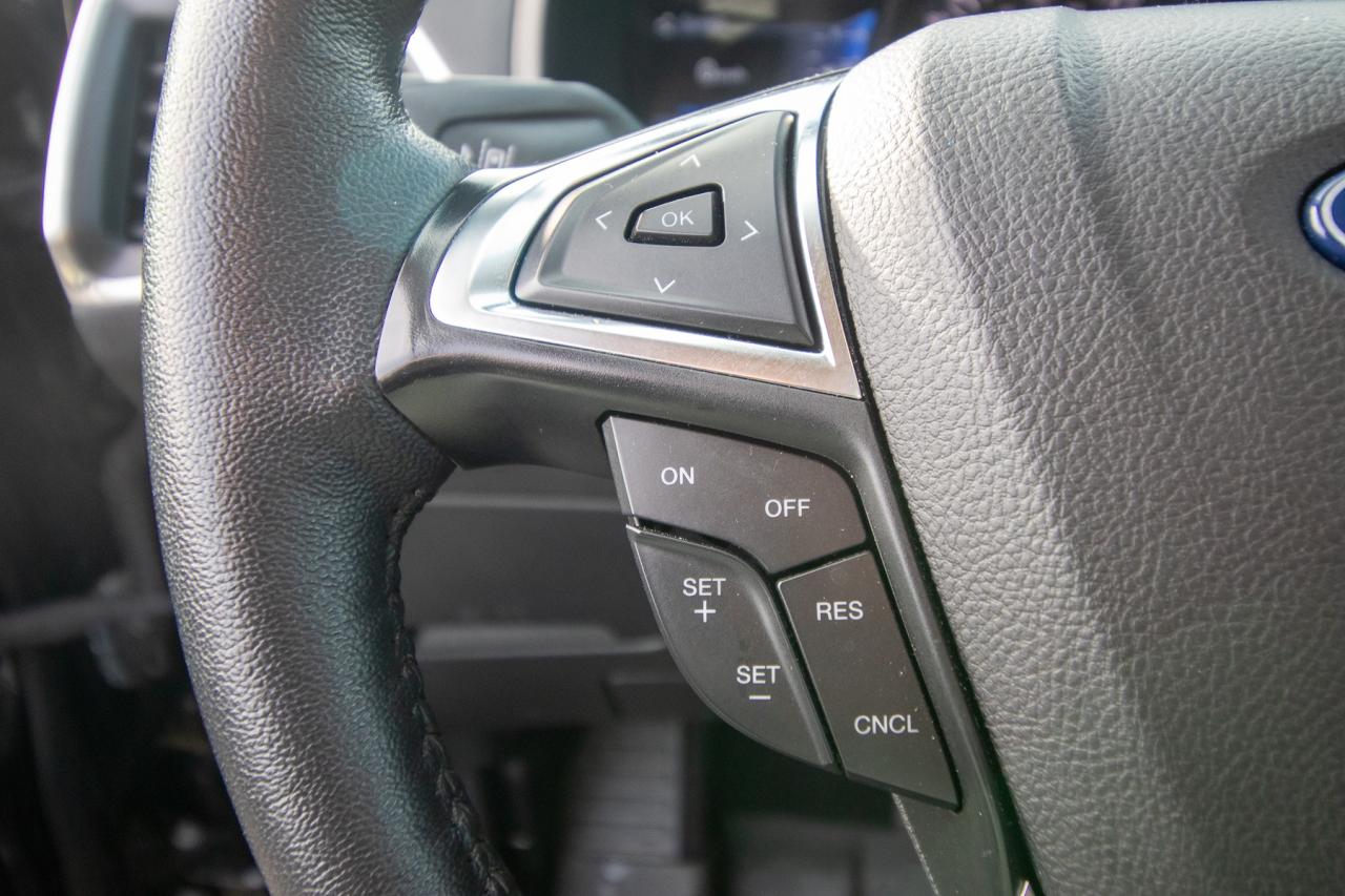 2024 Ford Edge Titanium AWD Photo5