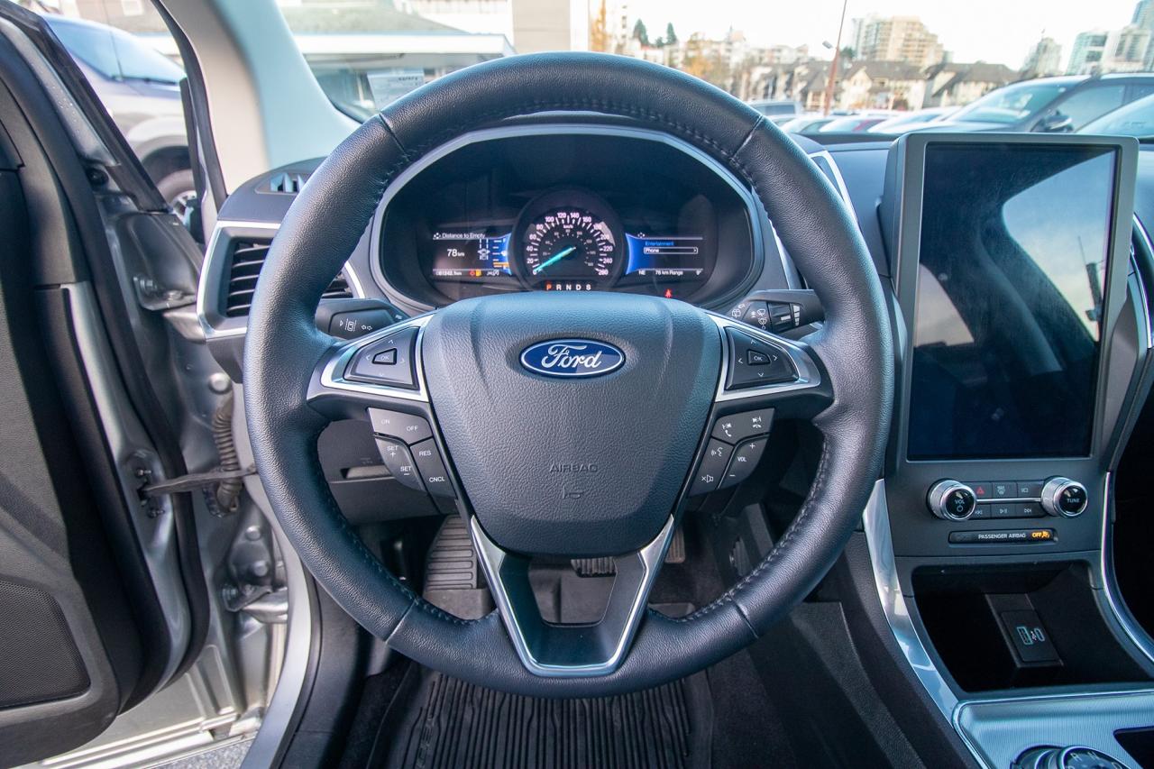 2024 Ford Edge Titanium AWD Photo5