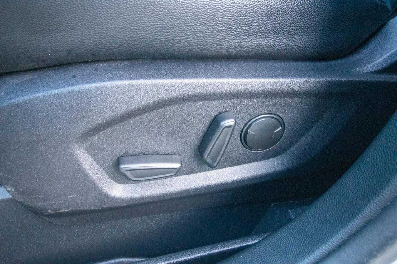 2024 Ford Edge Titanium AWD Photo5