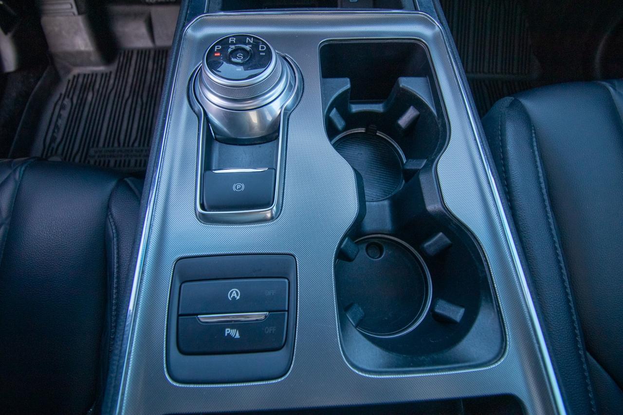 2024 Ford Edge Titanium AWD Photo5