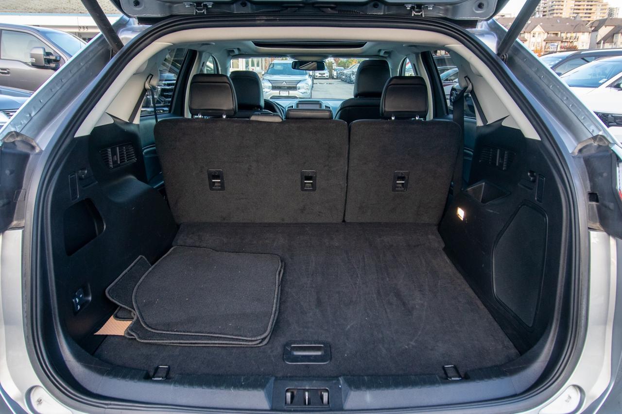 2024 Ford Edge Titanium AWD Photo5