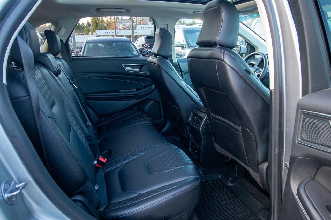2024 Ford Edge Titanium AWD Photo5