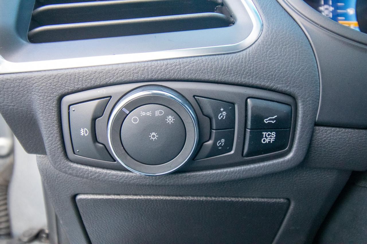 2024 Ford Edge Titanium AWD Photo5