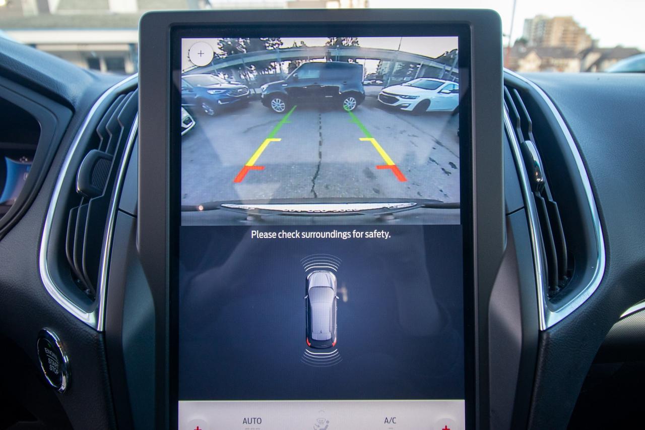 2024 Ford Edge Titanium AWD Photo5