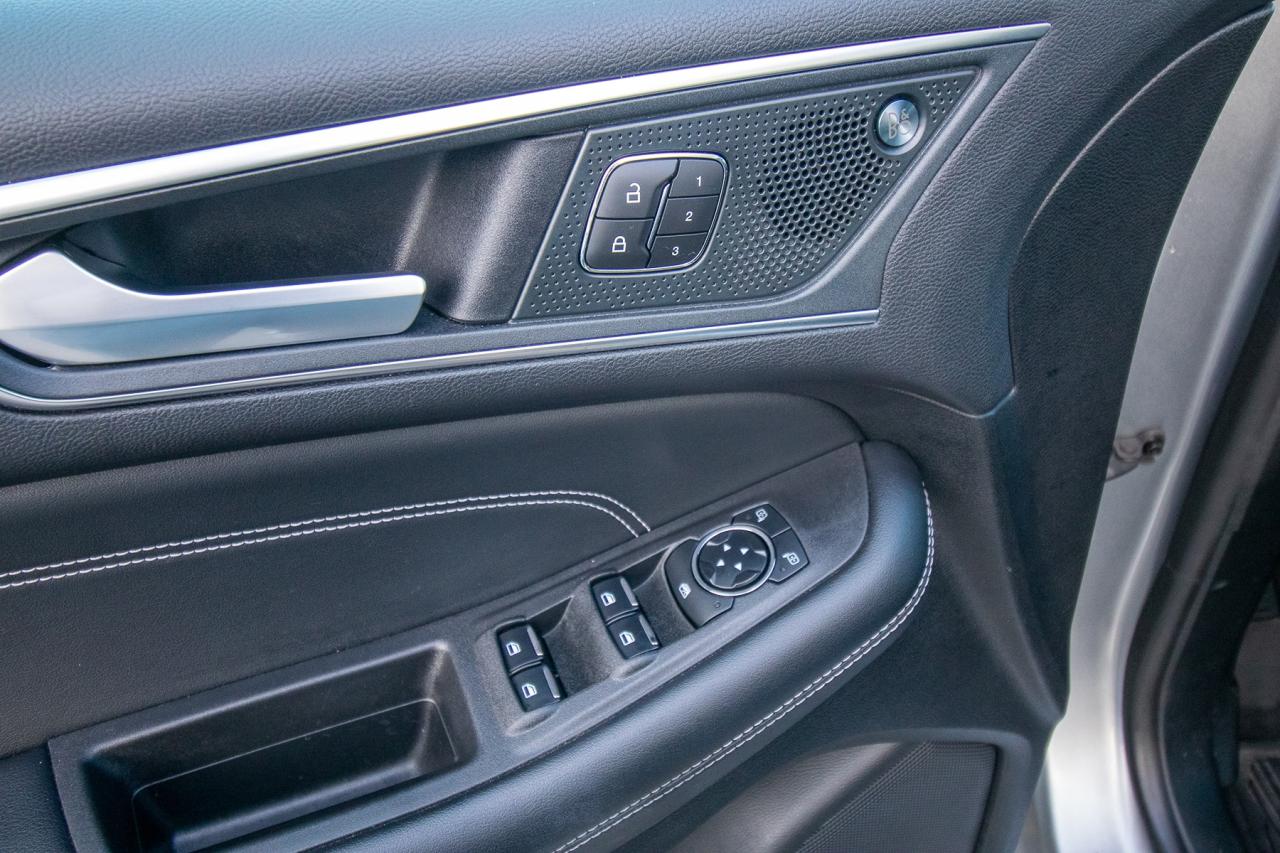 2024 Ford Edge Titanium AWD Photo5