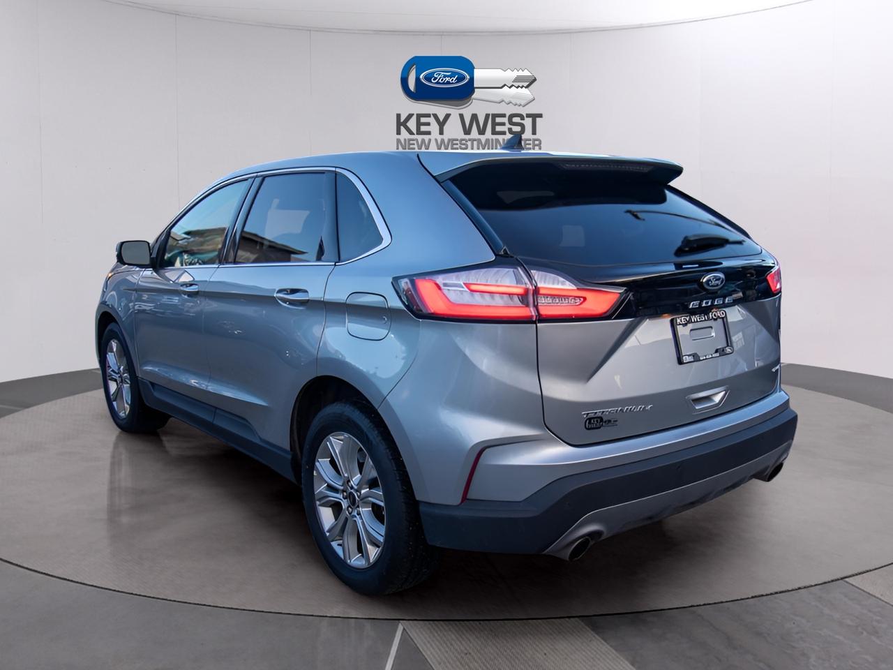 2024 Ford Edge Titanium AWD Photo2
