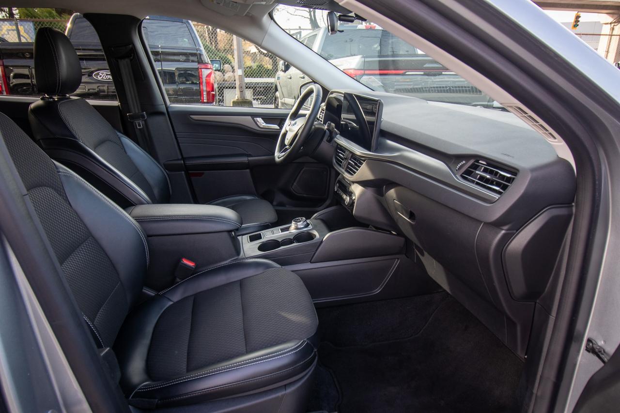 2024 Ford Escape PHEV Photo5