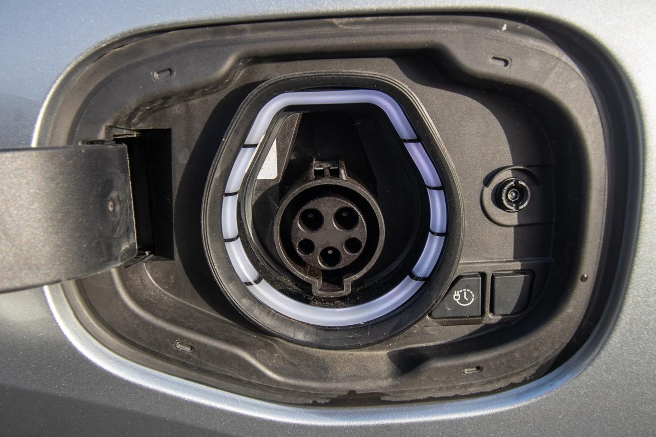 2024 Ford Escape PHEV Photo5