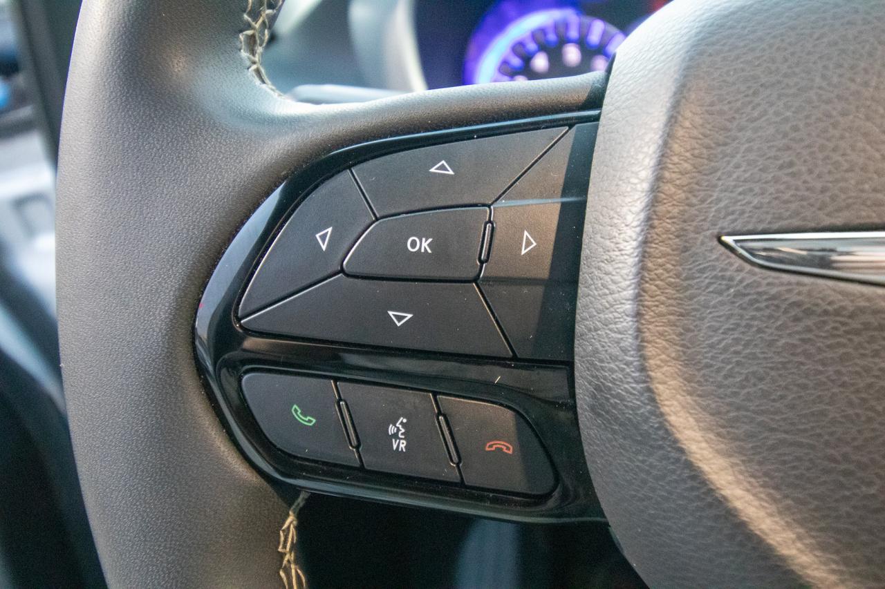 2023 Chrysler Pacifica Touring L Photo5