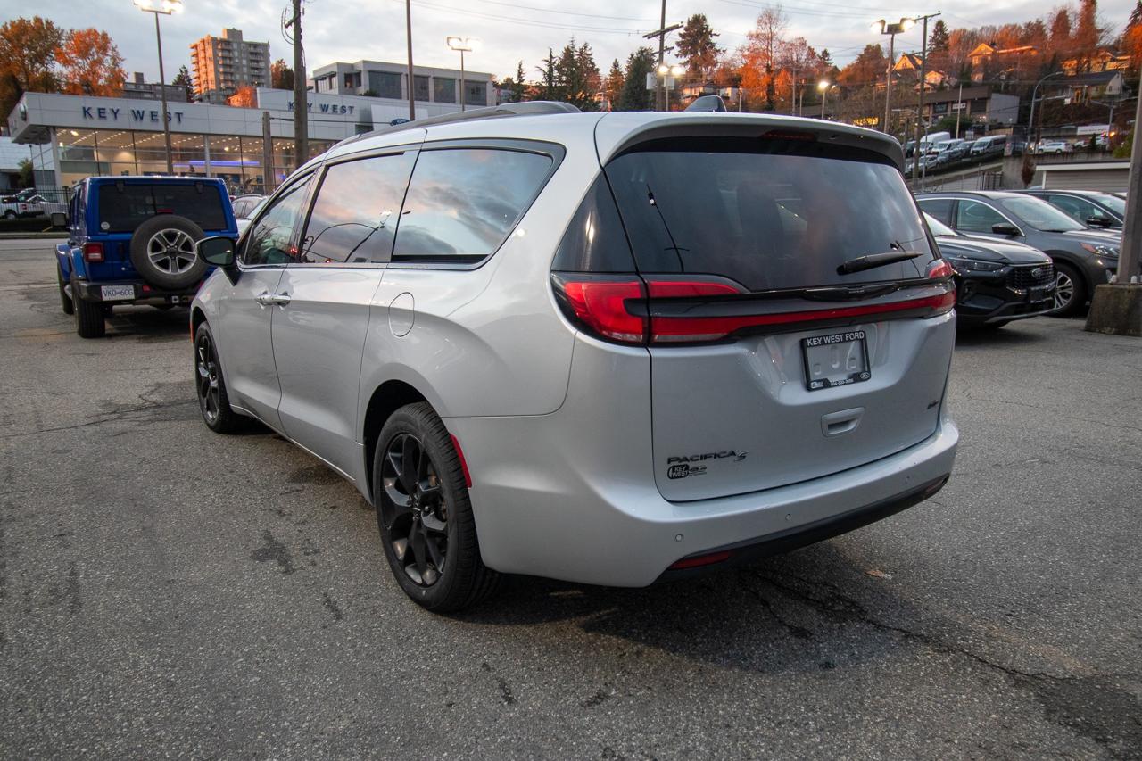 2023 Chrysler Pacifica Touring L Photo5