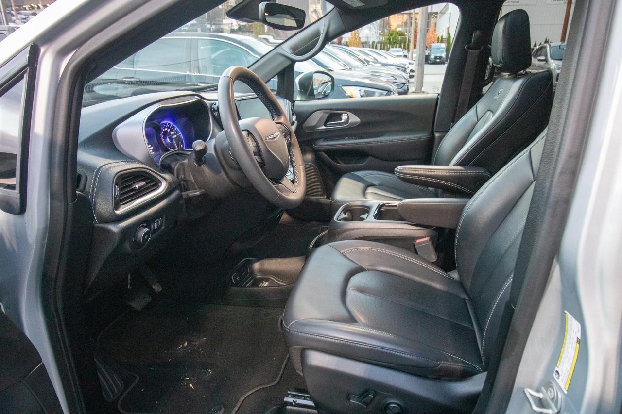 2023 Chrysler Pacifica Touring L Photo5