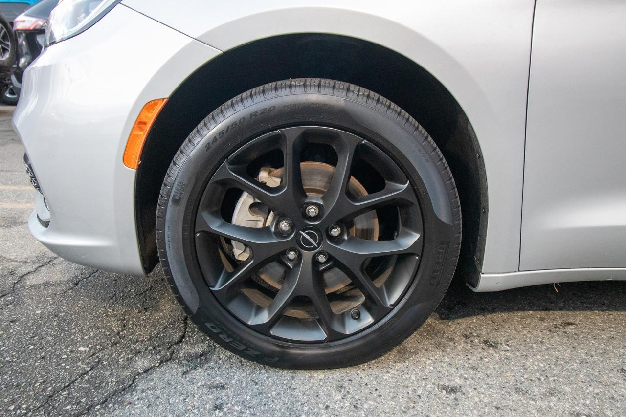 2023 Chrysler Pacifica Touring L Photo5
