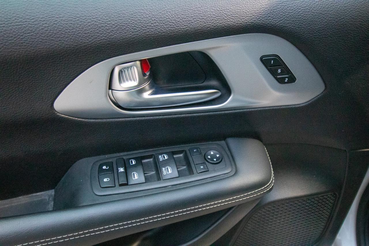 2023 Chrysler Pacifica Touring L Photo5