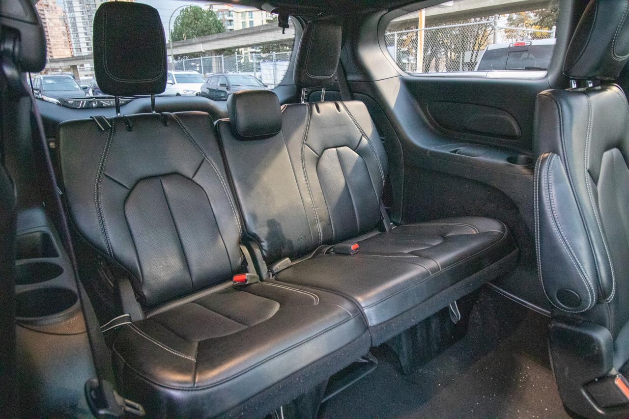 2023 Chrysler Pacifica Touring L Photo5