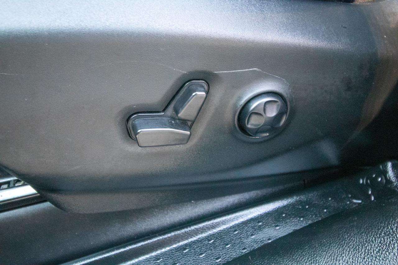 2023 Chrysler Pacifica Touring L Photo5