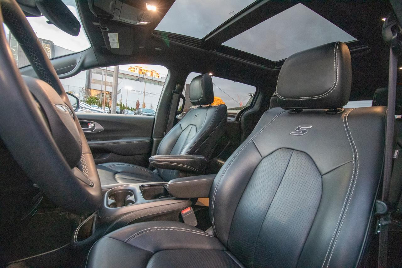 2023 Chrysler Pacifica Touring L Photo5
