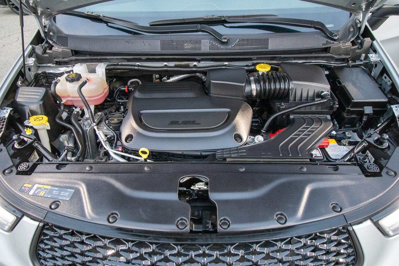 2023 Chrysler Pacifica Touring L Photo5