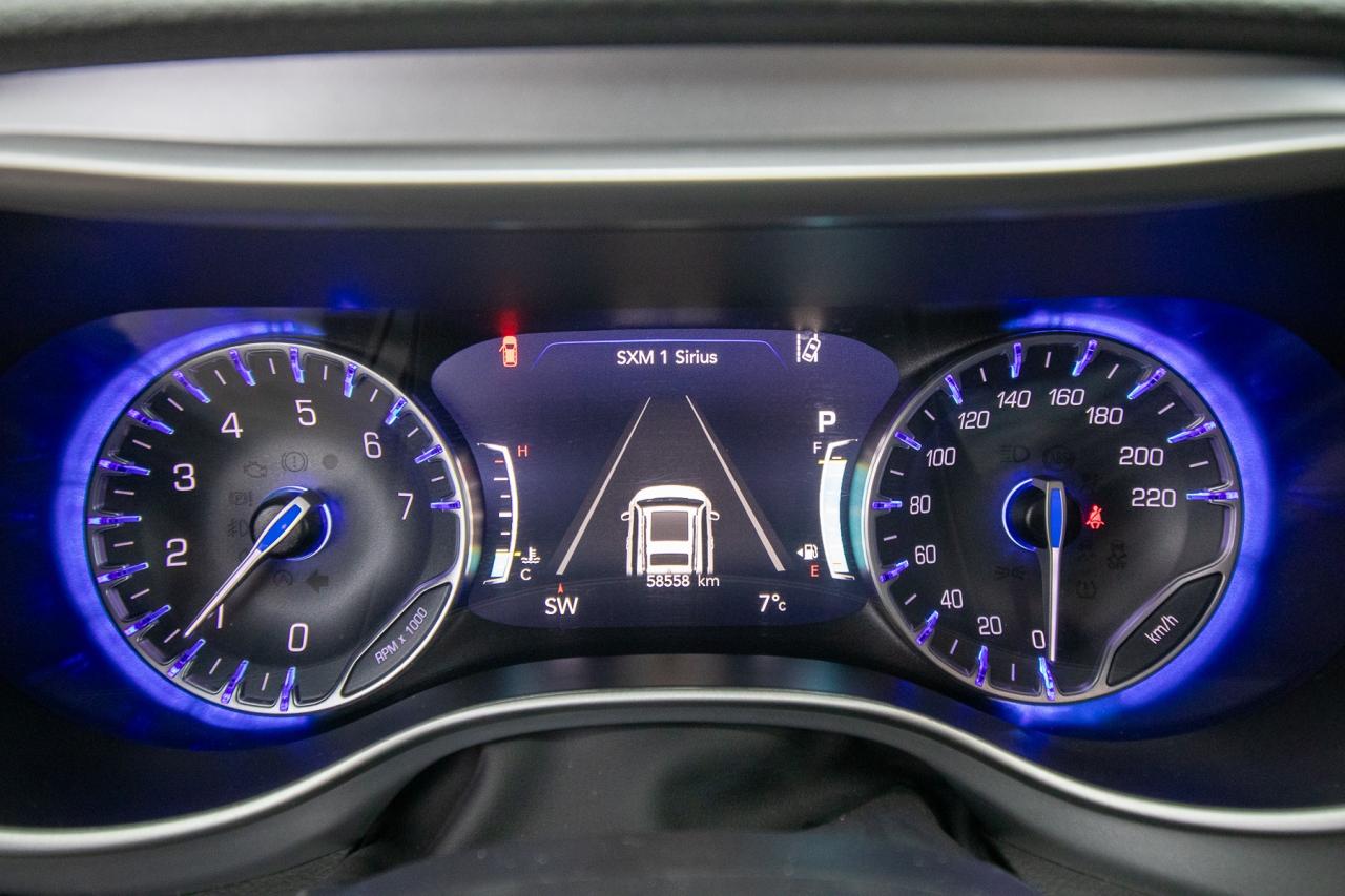 2023 Chrysler Pacifica Touring L Photo5