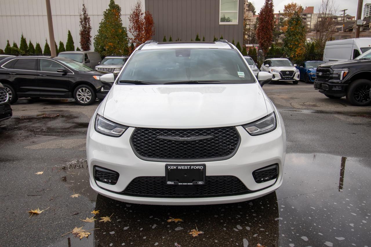 2023 Chrysler Pacifica Touring L Photo5