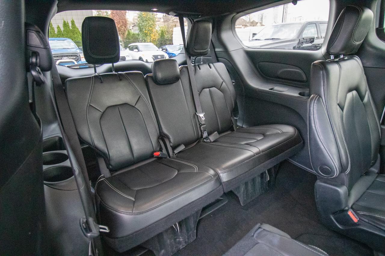 2023 Chrysler Pacifica Touring L Photo5