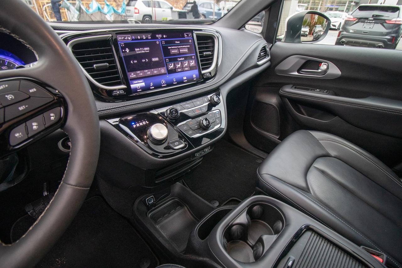 2023 Chrysler Pacifica Touring L Photo5