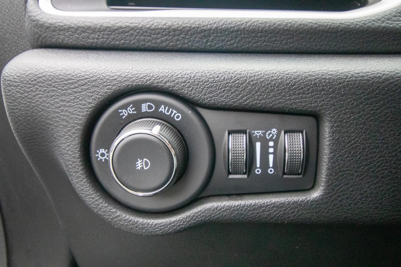 2023 Chrysler Pacifica Touring L Photo5