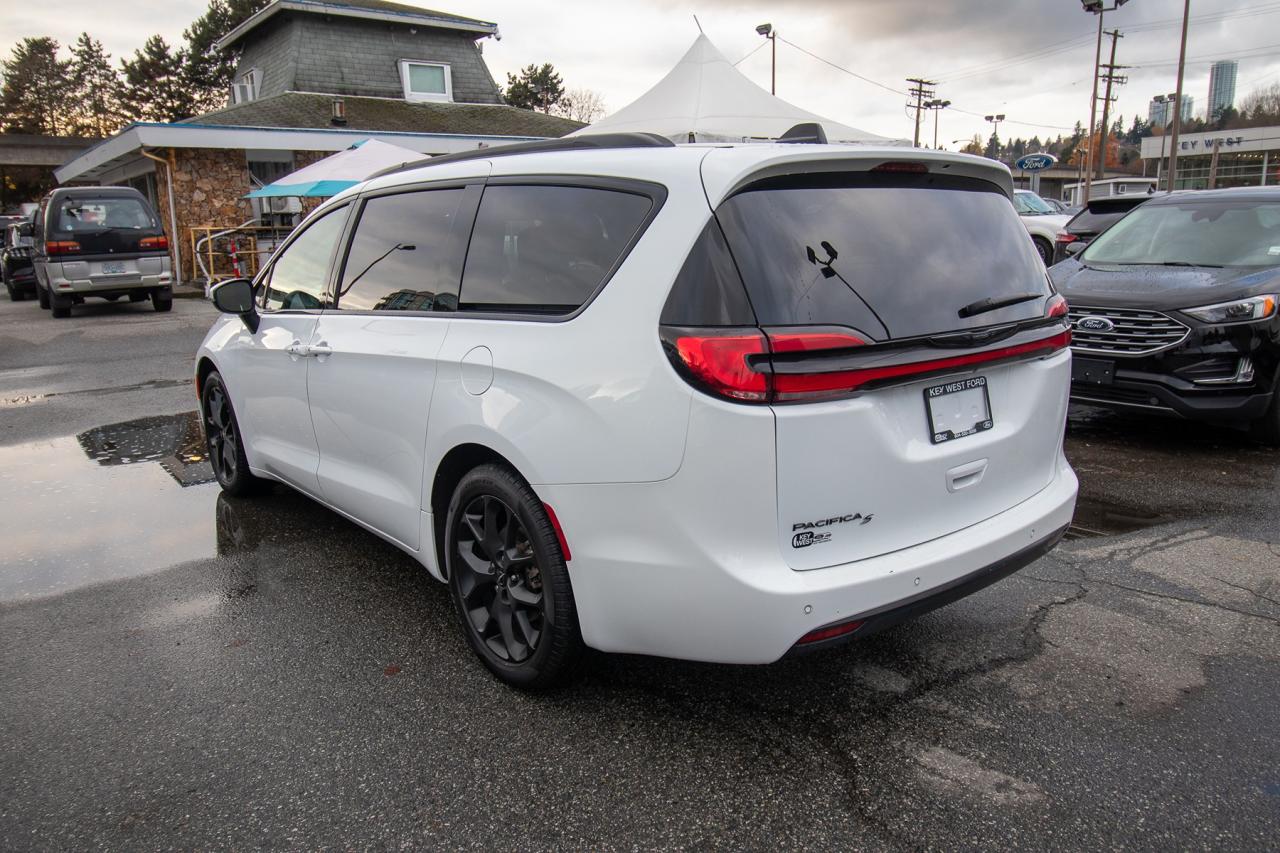 2023 Chrysler Pacifica Touring L Photo5