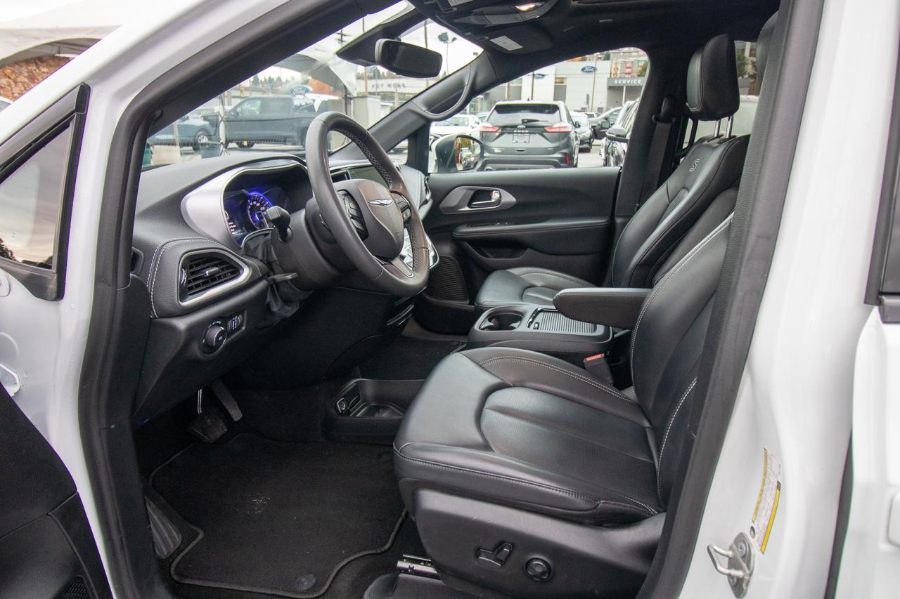 2023 Chrysler Pacifica Touring L Photo5