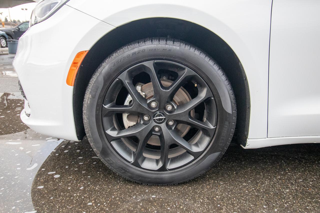 2023 Chrysler Pacifica Touring L Photo5