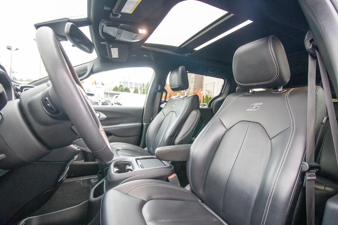2023 Chrysler Pacifica Touring L Photo5