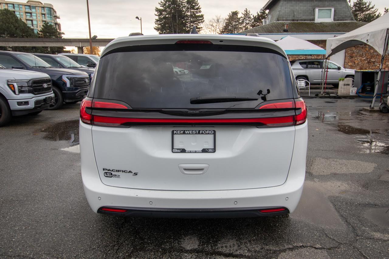 2023 Chrysler Pacifica Touring L Photo5