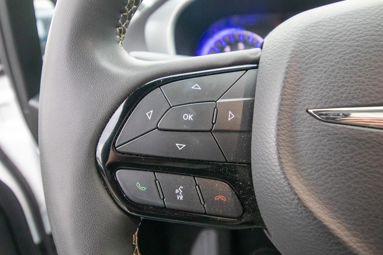 2023 Chrysler Pacifica Touring L Photo5