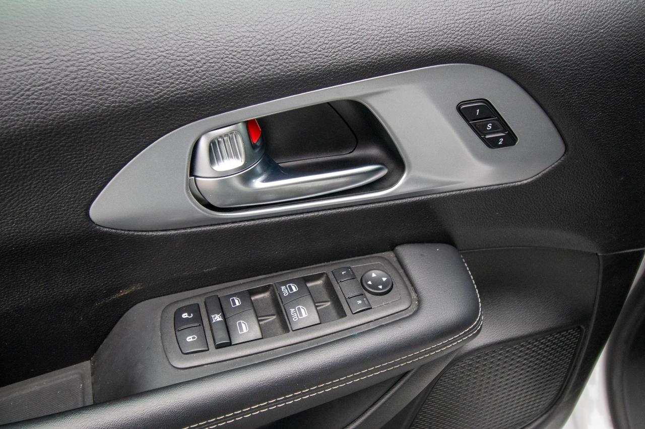 2023 Chrysler Pacifica Touring L Photo5