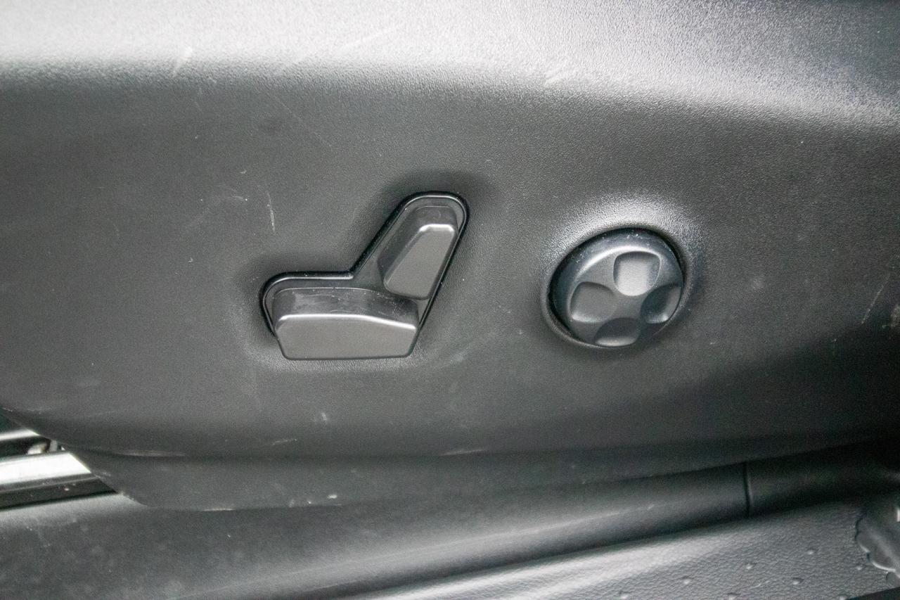 2023 Chrysler Pacifica Touring L Photo5