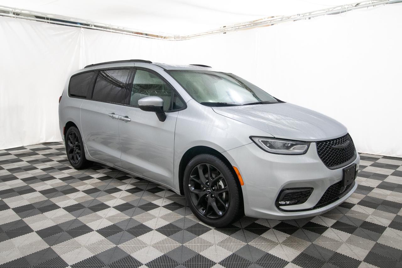 2023 Chrysler Pacifica Touring L Photo4