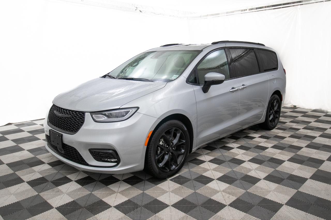 2023 Chrysler Pacifica Touring L Photo2