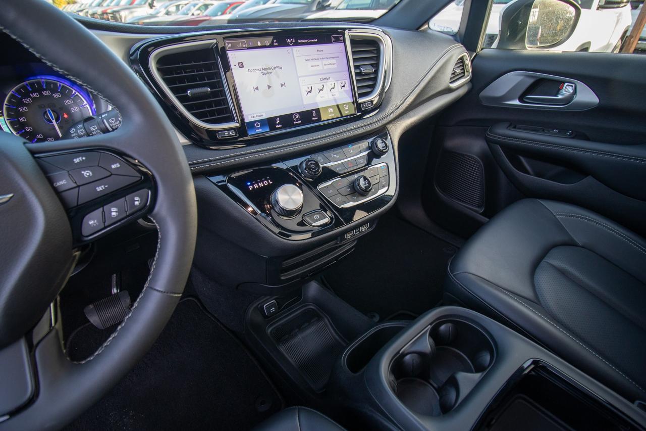 2023 Chrysler Pacifica Touring L Photo5