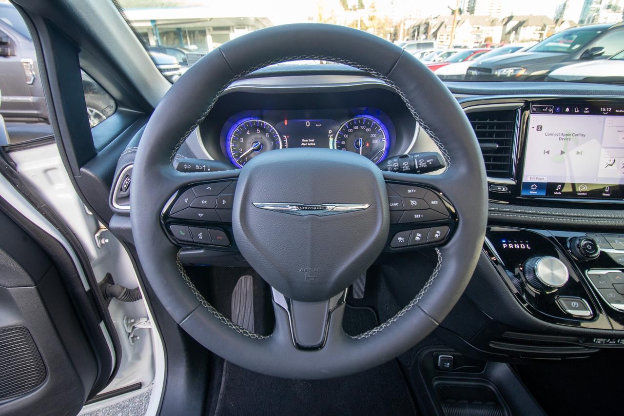 2023 Chrysler Pacifica Touring L Photo5
