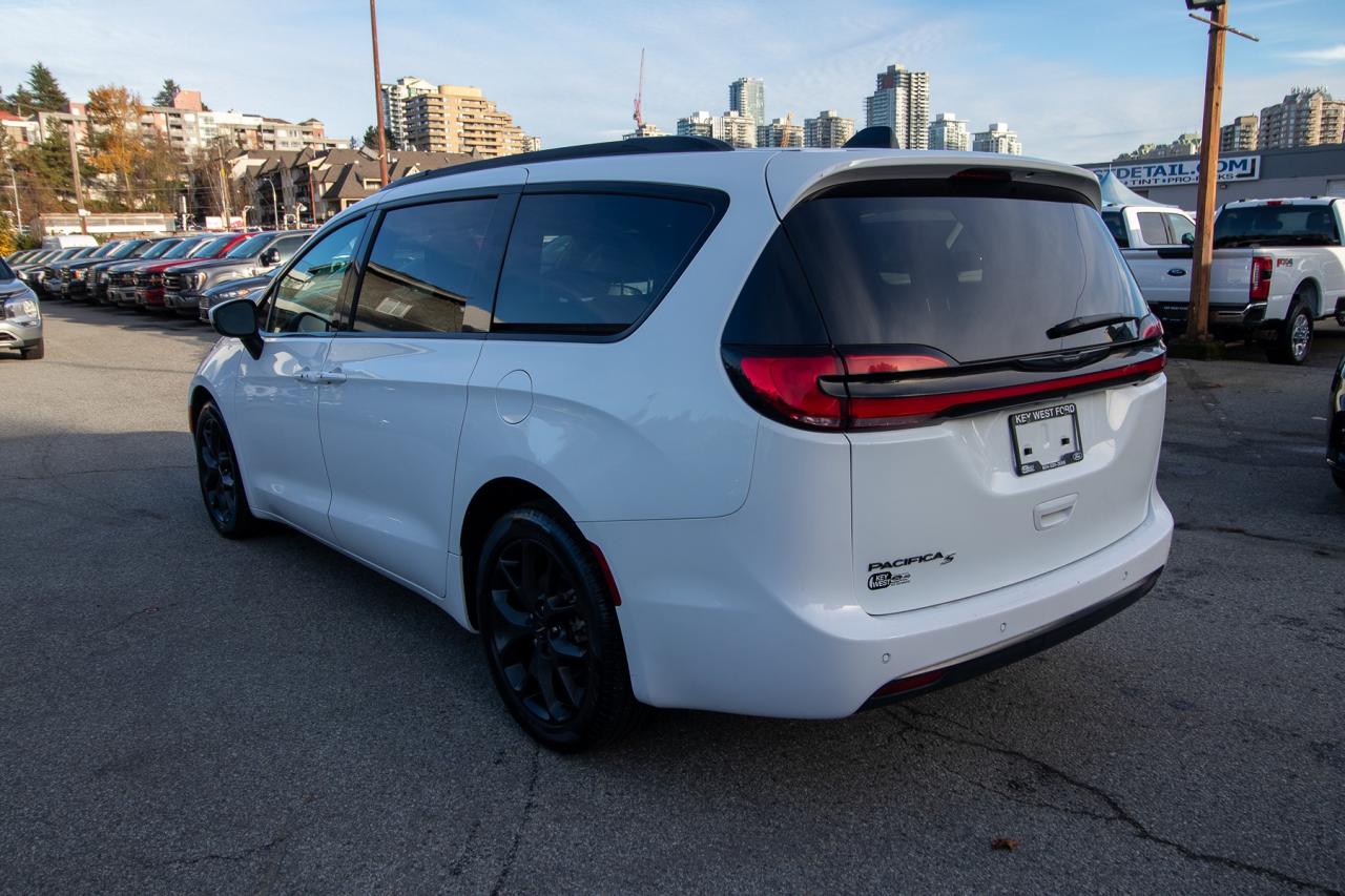 2023 Chrysler Pacifica Touring L Photo5